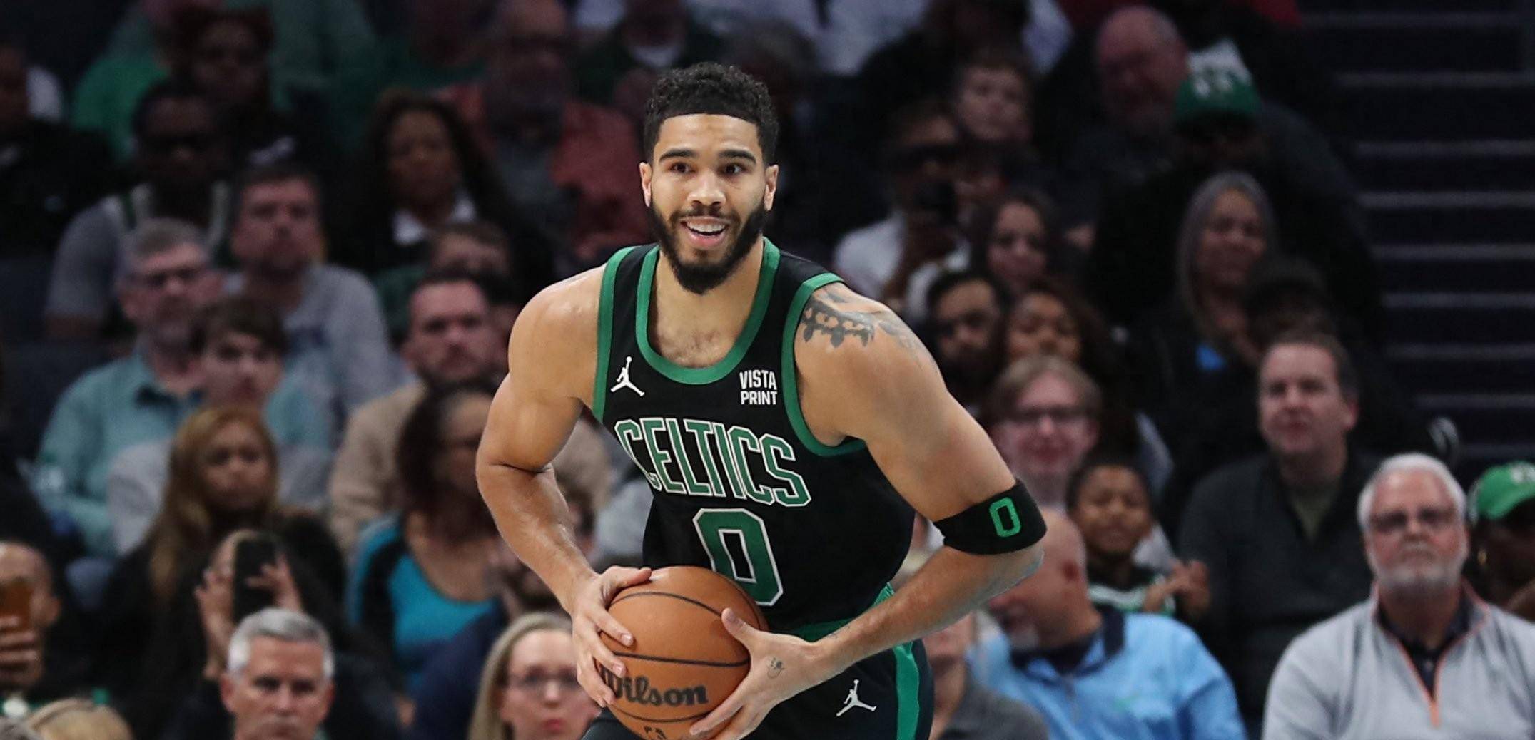 小佩顿第二节6中6独砍12分，带领勇士反超比分（小佩顿次节6投全中轰12分，助勇士实现反超）