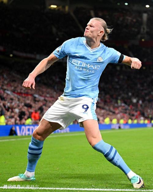 足协杯赛前举办垫场赛，张凌峰等四名成年球员对阵五十名小球员（足协杯赛前上演趣味垫场赛：张凌峰等4位成年球员对阵50名小球员）