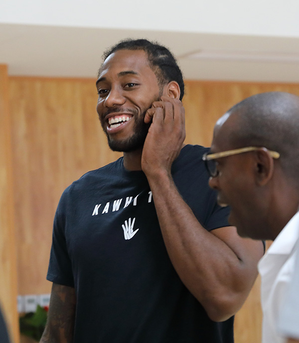 NBA战报：东契奇29分，詹姆斯关键罚球，湖人116-114险胜太阳（NBA综述：湖人116-114险胜太阳，詹姆斯关键罚球定胜负，东契奇砍下29分）