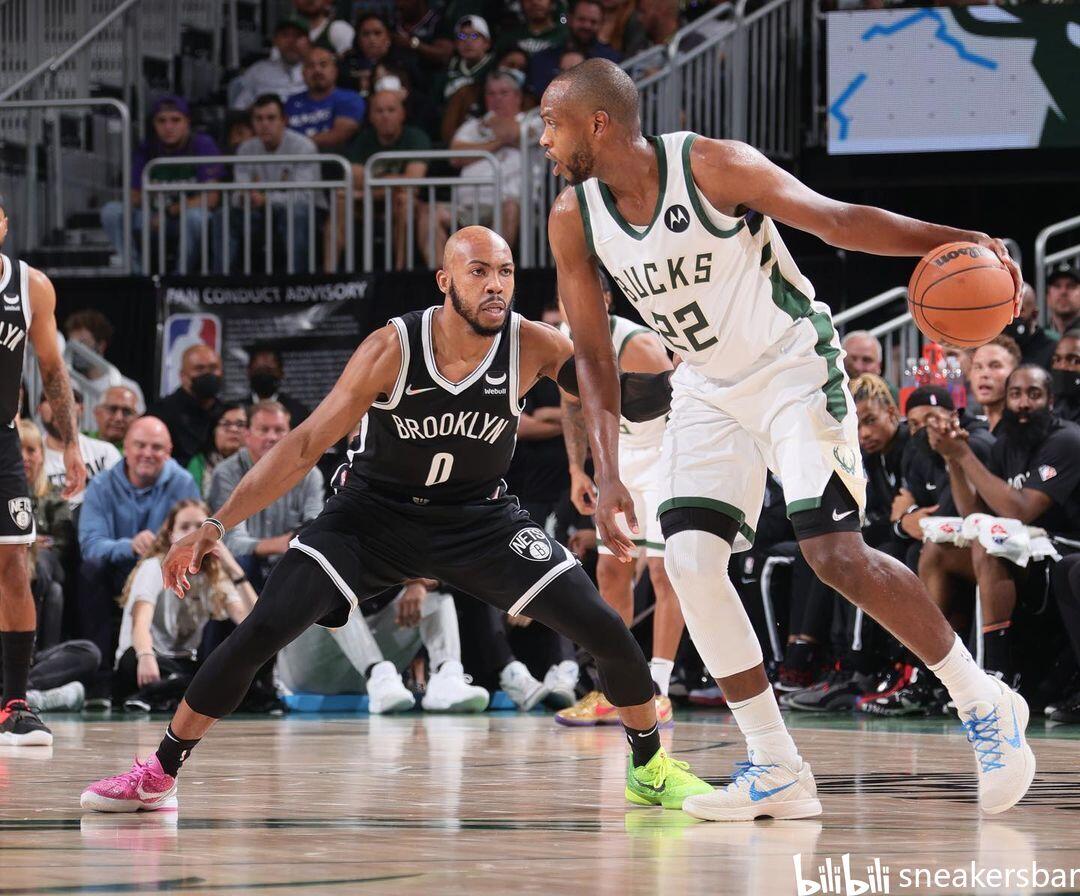 每体：阿劳霍大概率将在周中欧冠继续首发，加西亚代替孔德（每体：周中欧冠阿劳霍有望继续首发，加西亚顶替孔德出战）