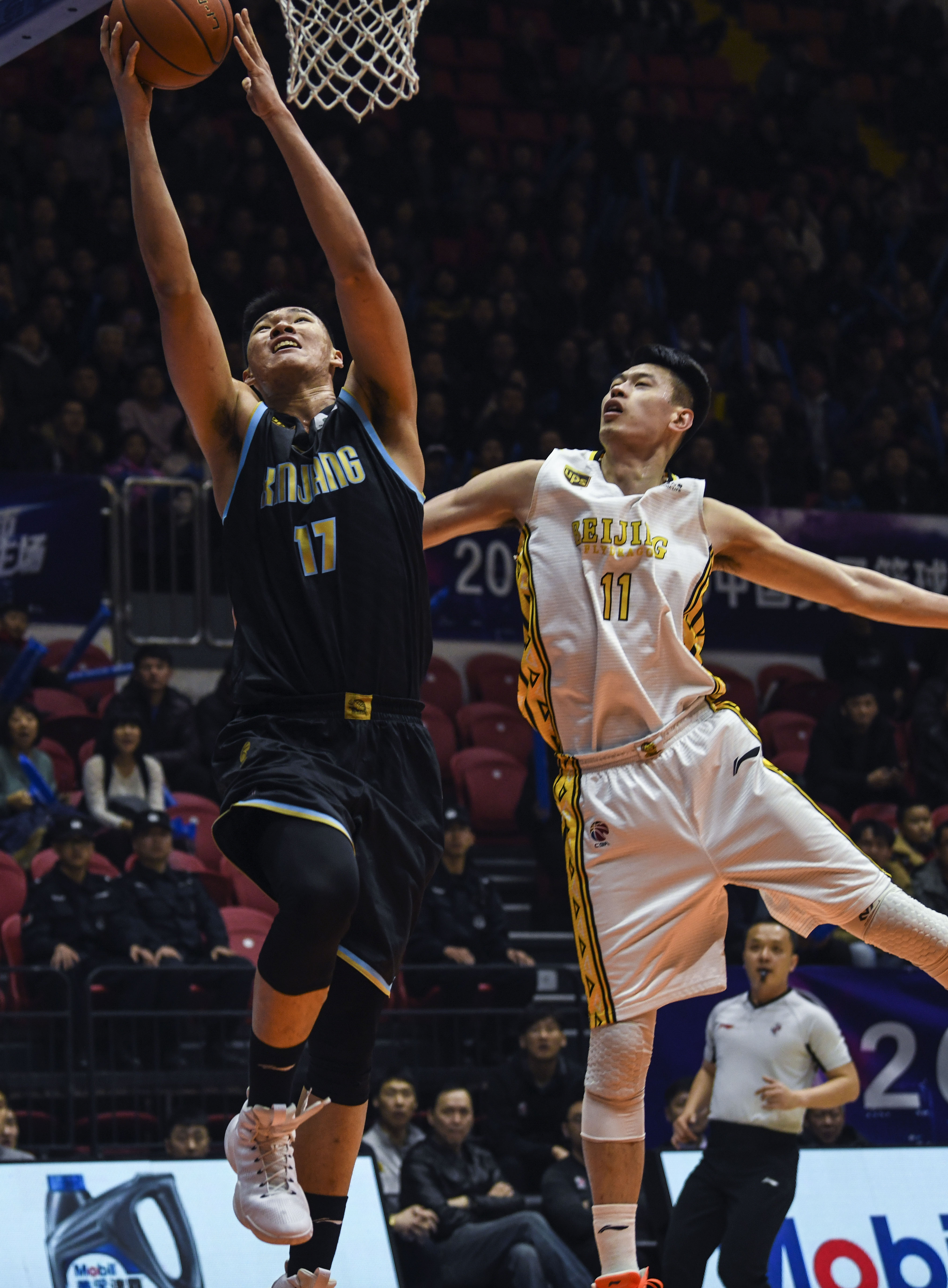 英超第14轮：切尔西1-3利兹联两场不胜 托辛失误送礼帕尔默复出（英超第14轮：切尔西1-3负利兹联，两轮不胜；托辛失误送礼，帕尔默复出）