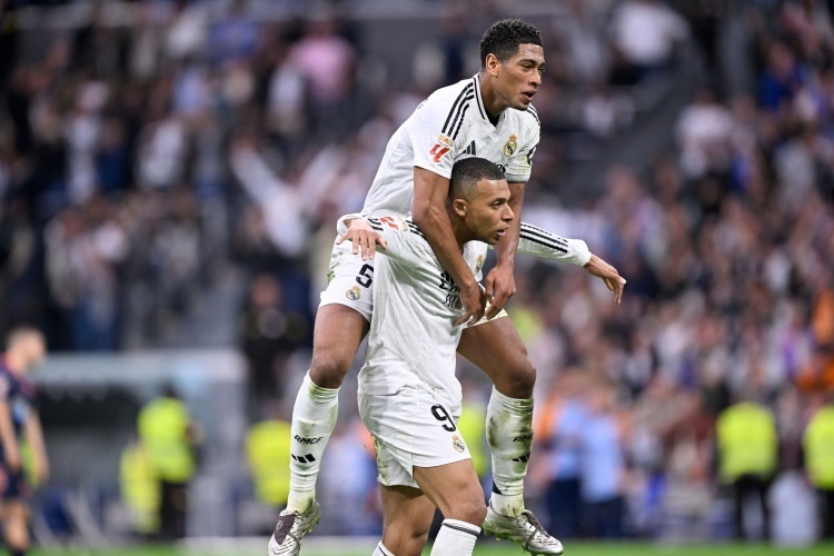 为队友发声，诺阿-朗社媒转发内雷斯捧杯照片并圈了安切洛蒂（诺阿-朗为队友发声：社媒转发内雷斯捧杯照并艾特安切洛蒂）