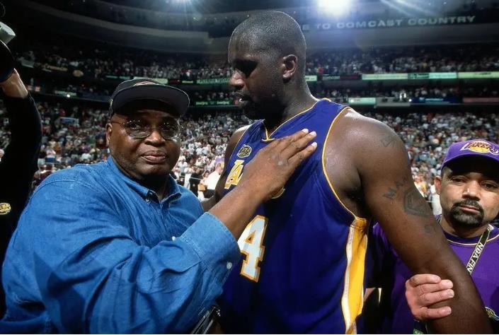 天妒英才，国米旧将范赫斯登转投西协甲后生涯第三度遭遇ACL受伤（再遭重创！前国米中卫范赫斯登转投西协甲后生涯第3次前十字韧带重伤）